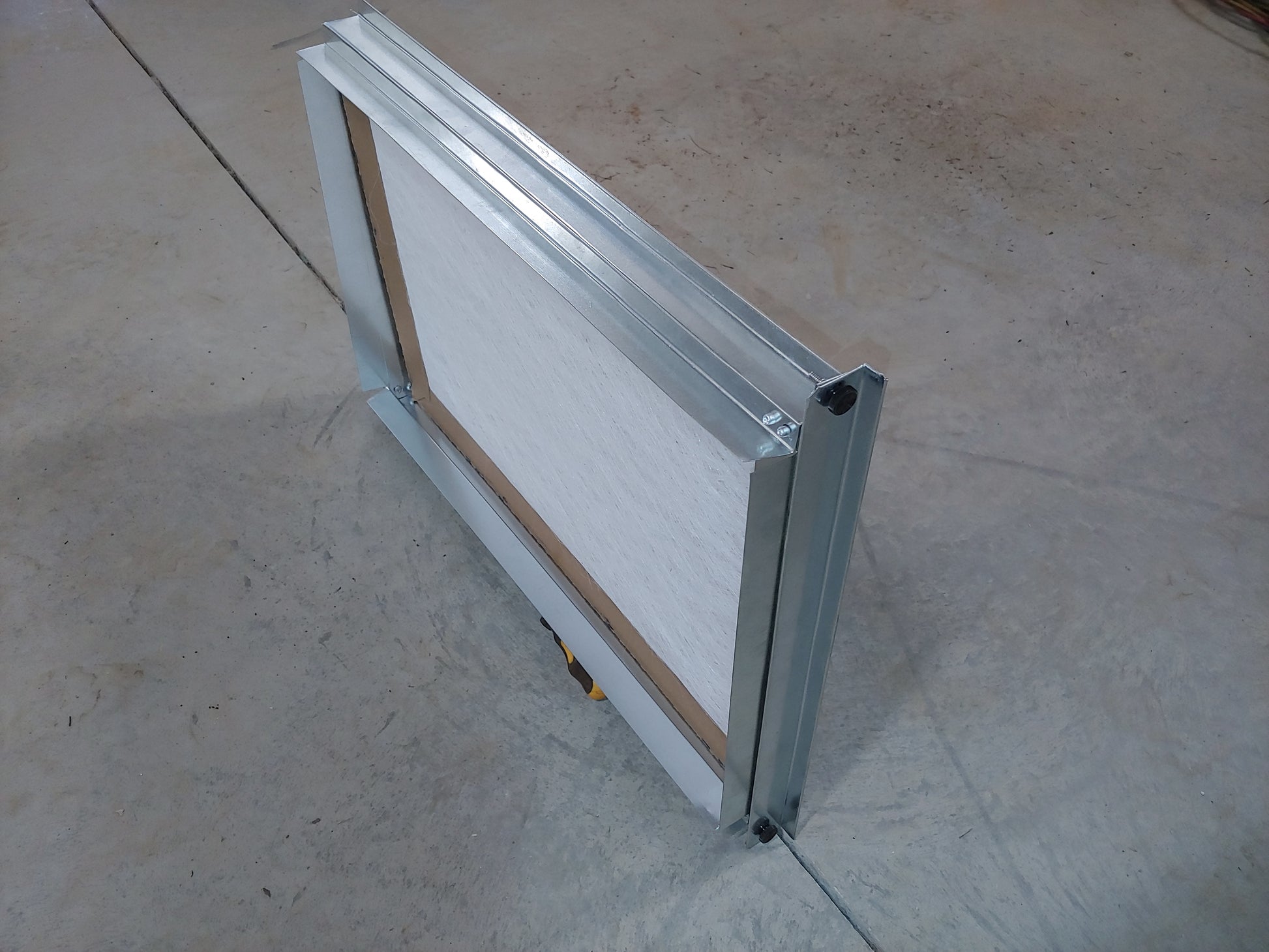 1" Universal Filter Rack Available In-16"X25"X1"/ -16"X24"X1" / -16"X20"X1" -14"X25"X1" / -14"X24"X1" / -14"X20"X1"/ -12"X24"X1" / -12"X20"X1" With Filter Installed